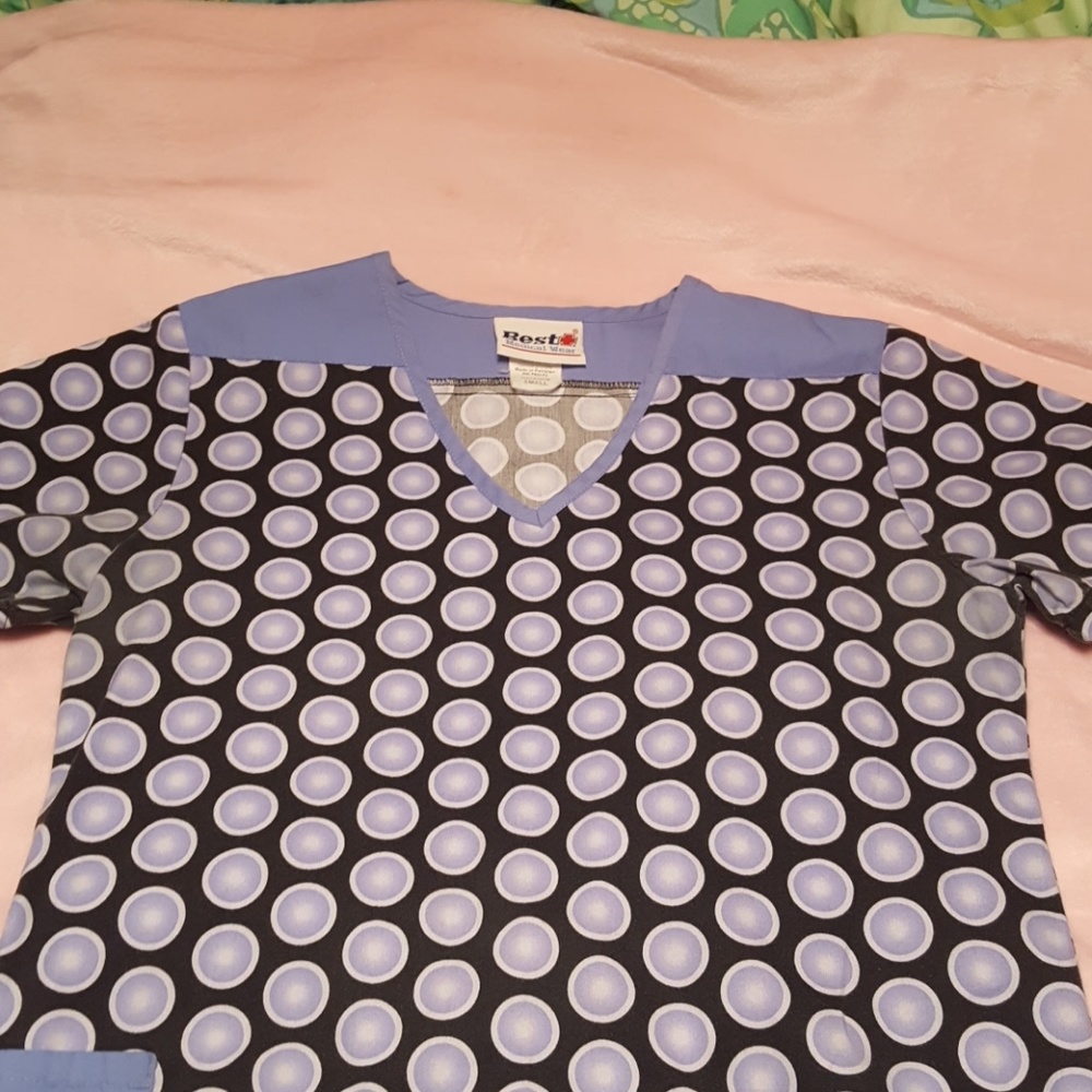 🐸🐸Ladies size Small scrub top🐸🐸